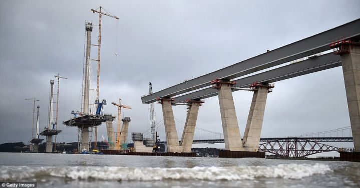 昆斯费里大桥(福斯三桥)世界最大跨度三塔斜拉桥的图1